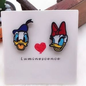 2/$15🎆DONALD & DAISY DUCK ENAMEL STUD EARRINGS